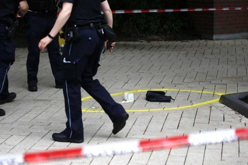 Germania, armato di coltello crea il panico in una panetteria: ci sono feriti. Ucciso l'assalitore