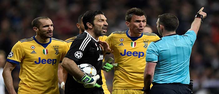 Champions. Buffon: "Arbitro al posto del cuore ha un bidone d'immondizia"