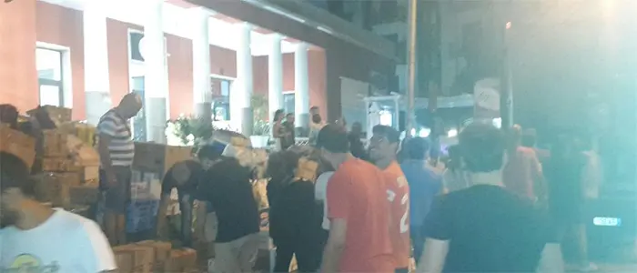 Terremoto: Terrore migliaia fuggiti in strada