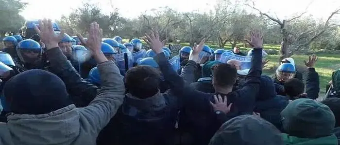 Tap, ancora tensioni tra polizia e manifestanti al cantiere di Melendugno