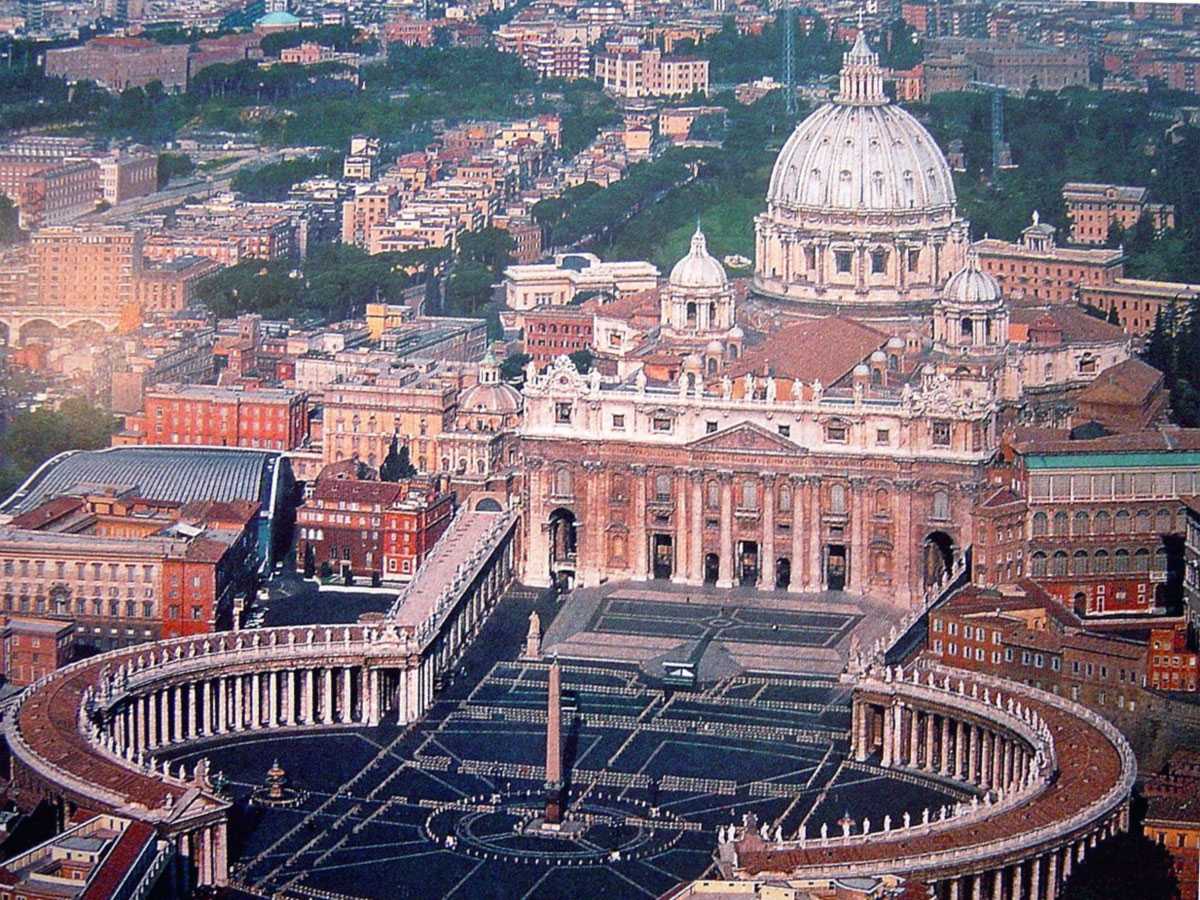 Città del Vaticano, pedopornografia: mandato d'arresto per Monsignor Capella