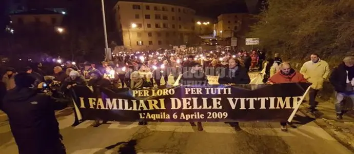 L'Aquila: il corteo di commemorazione, a 9 anni dal terribile sisma