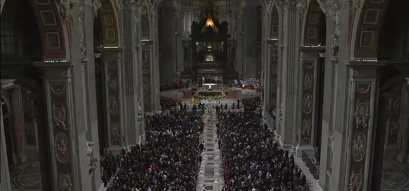 Il Papa nella Veglia pasquale: contempla la tomba vuota, non avere paura, segui Gesù (Video)