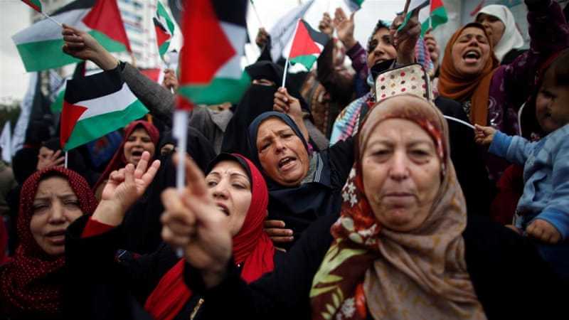 Medio Oriente, migliaia di palestinesi al confine tra Gaza e Israele
