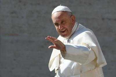 Papa Francesco ai detenuti di Regina Coeli: "devo operarmi alla cataratta"