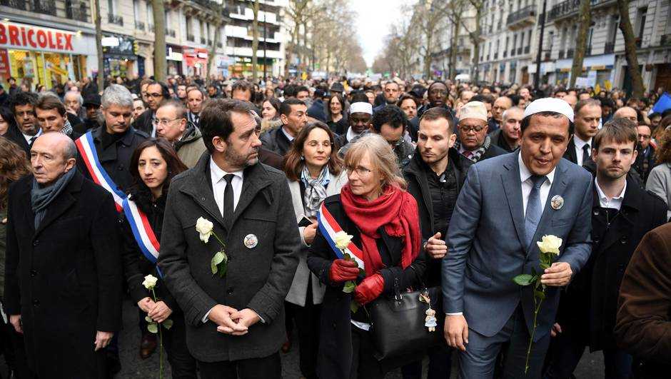 Francia, Le Pen e Melenchon fischiati alla marcia in memoria di Mireille Knoll