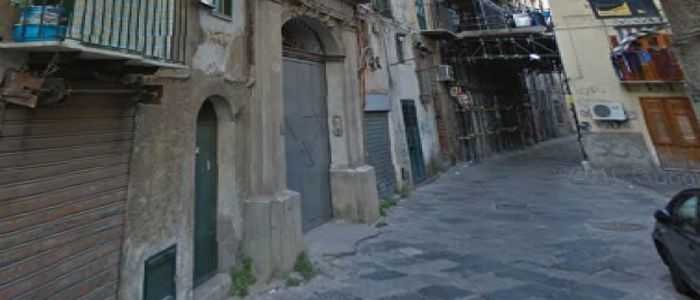 Palermo, cadono calcinacci da balcone. Ferito uno studente austriaco