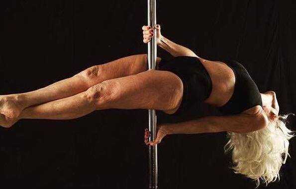 "Tenere il fisico attivo per non spegnere la mente": il segreto di Idanna, pole dancer di 74 anni