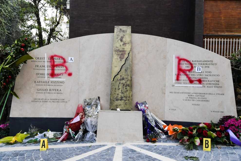 Roma, imbrattata con sigla delle Brigate Rosse la lapide in ricordo del sequestro Moro