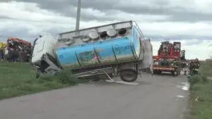 Incidente a Laterza, scontro tra vettura e autocisterna: tre morti.