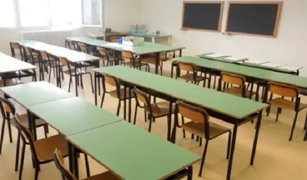 Palermo, colpisce la maestra del figlio con un pugno: denunciato