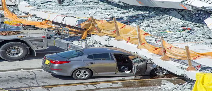 Crollo ponte Miami: quattro i morti fra le macerie e 9 feriti, continuano le ricerche