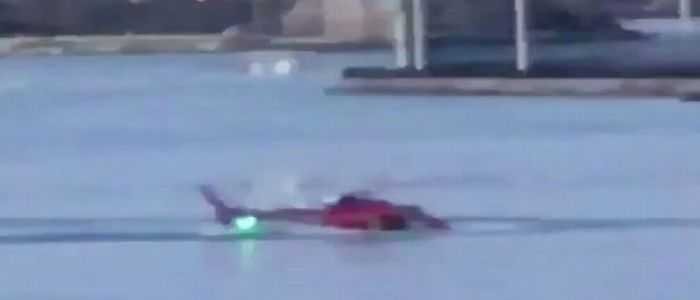 Elicottero cade nell'East River, a New York. 5 morti