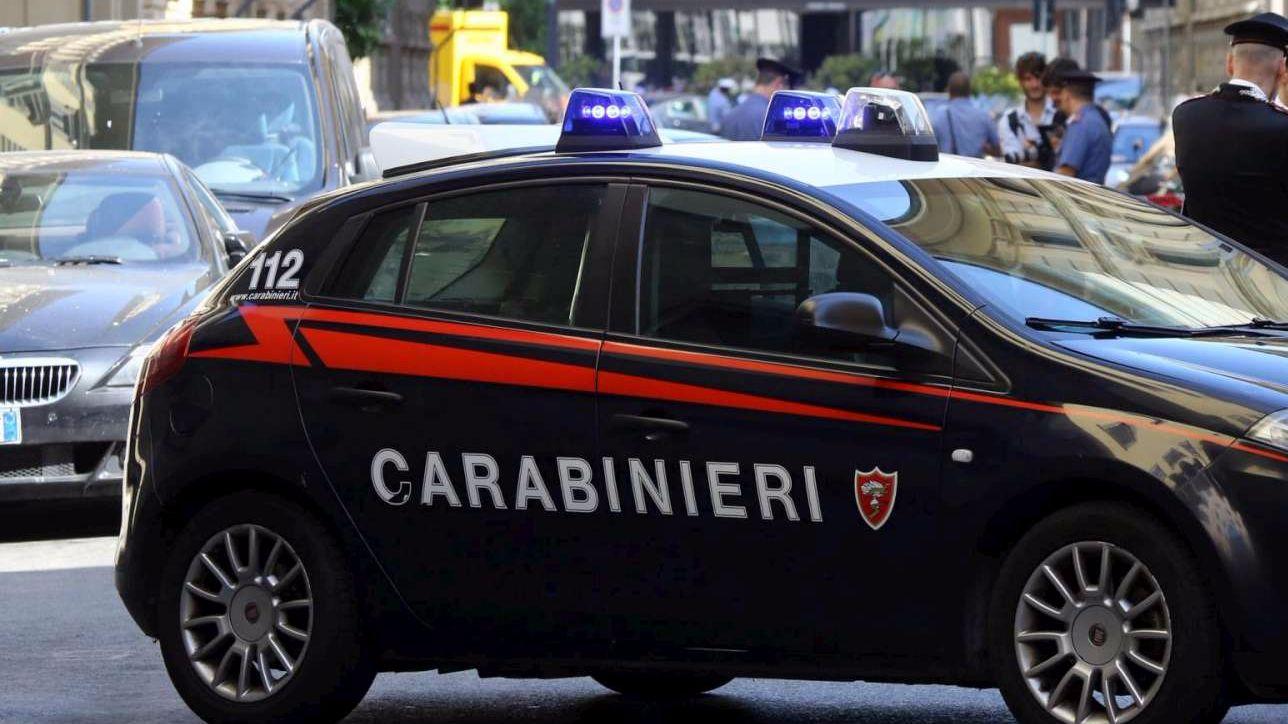 Catanzaro, picchia e deruba la sua ex: arrestato un ventottenne