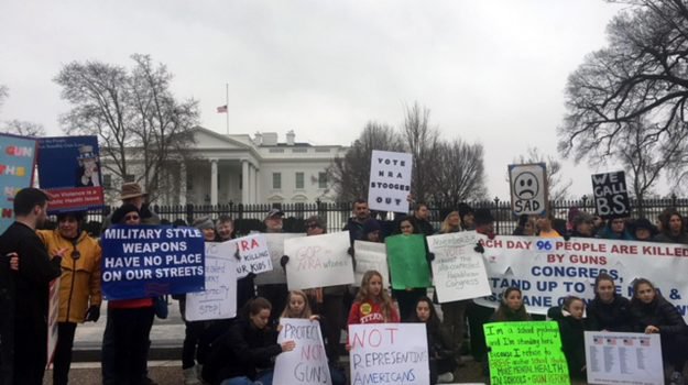 USA, l'Oregon dice basta alle armi