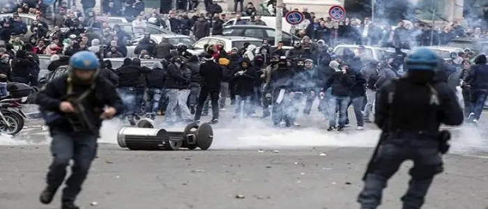 Da Roma a Milano scontri e cortei di dissenso