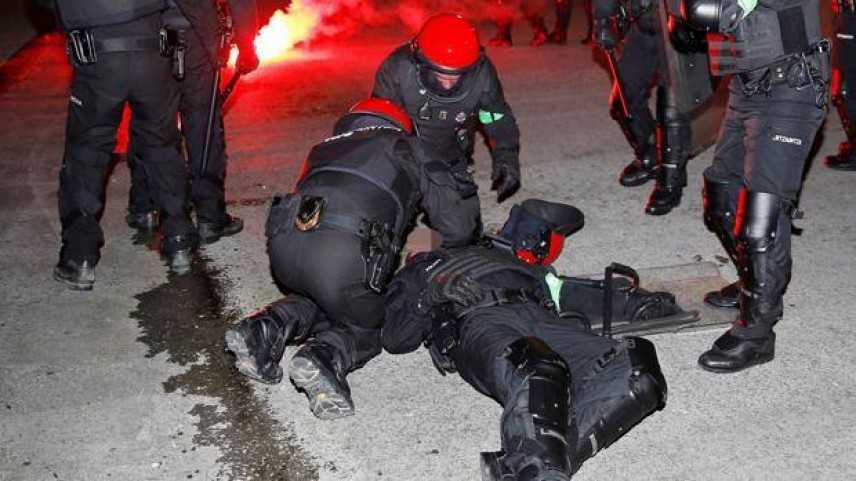 Athletic Bilbao-Spartak Mosca, violenti scontri tra le due tifoserie: muore un poliziotto basco