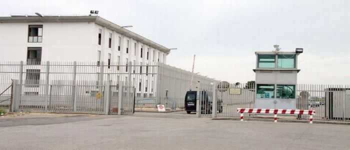 Detenuto incendia materasso nel carcere di Taranto, la Polizia Penitenziaria salva la situazione
