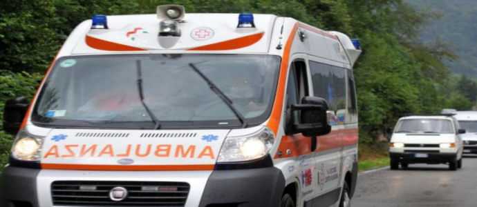 Incidenti: bus squadra calcio finisce in scarpata su A14, 9 feriti