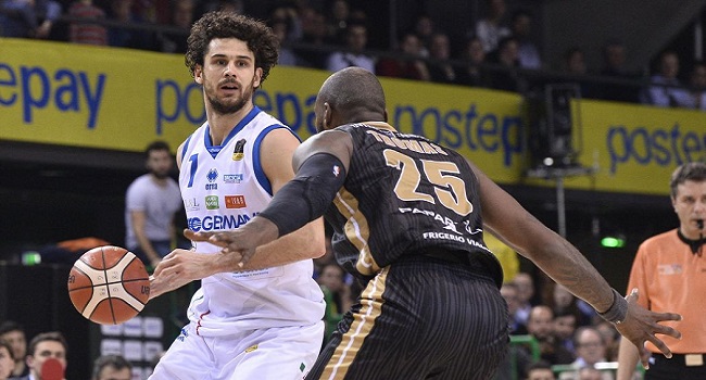 Basket - Coppa Italia: Cremona e Cantù battute, la finale sarà Torino-Brescia