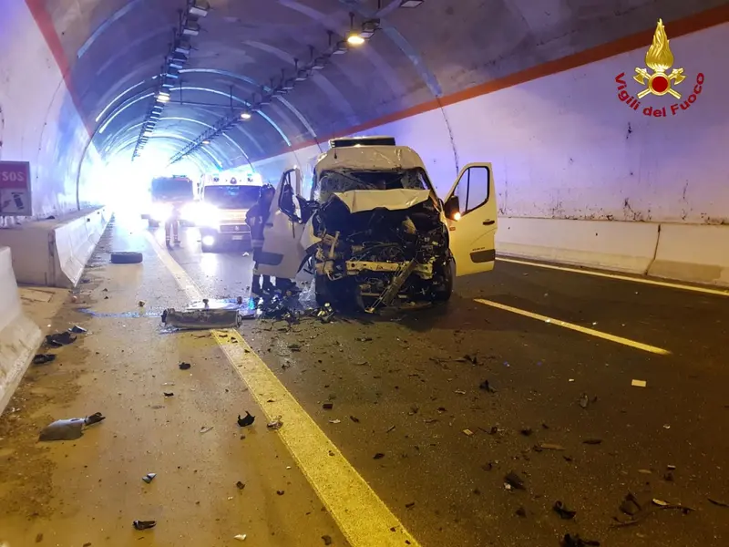 Catanzaro, incidente nei pressi dello svincolo per Borgia: un ferito