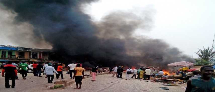 Nigeria, 3 donne kamikaze si fanno esplodere in un mercato: almeno 18 morti e decine di feriti
