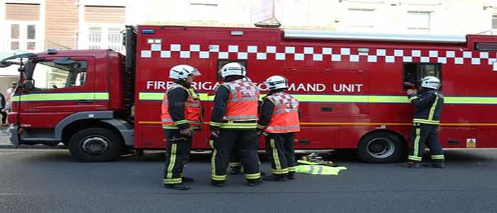 Gb: maxi incendio nella zona industriale di Londra, oltre 100 Vigili del fuoco