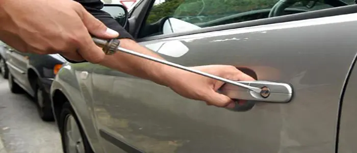 Furti e riciclaggio auto, 15 misure cautelari a Napoli