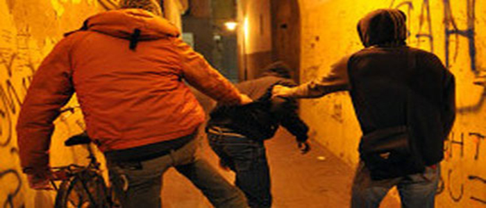 Baby gang: 15enne pestato, presi minorenni