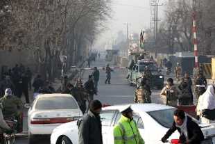 Attacco kamikaze a Kabul, 40 morti e 140 feriti