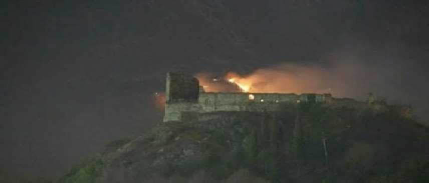 Val di Susa, incendio al monastero della Sacra di San michele