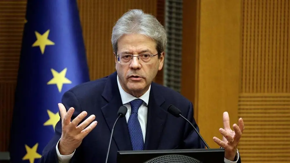 Gentiloni a Davos: "Coalizione con Berlusconi? Lo escludo"