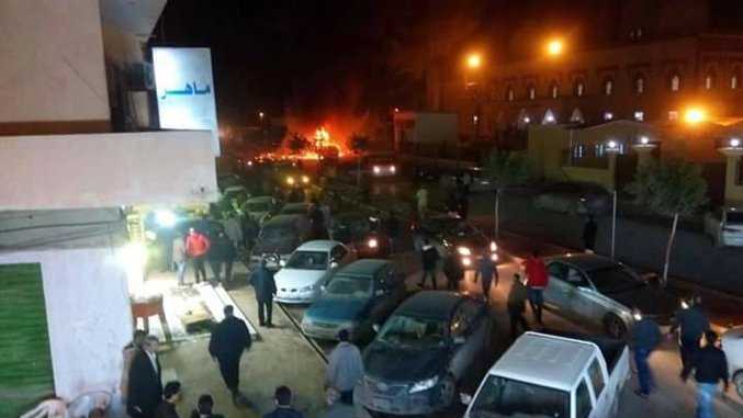 Bengasi, due autobomba esplodono nei pressi di una moschea