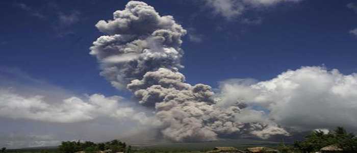 Filippine: fa paura il vulcano Mayon, rischio eruzione imminente