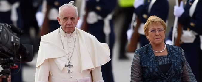 Papa Francesco in Cile: "Dolore e vergogna per gli abusi dei ministri della Chiesa sui bambini"