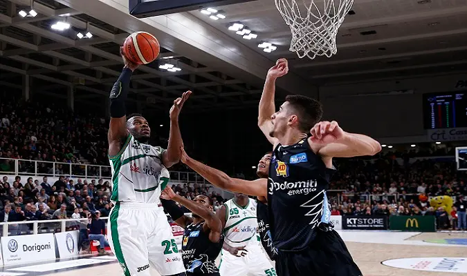 Basket - Serie A1, quindicesima giornata: Venezia passa a Milano, Avellino è "campione d'inverno"