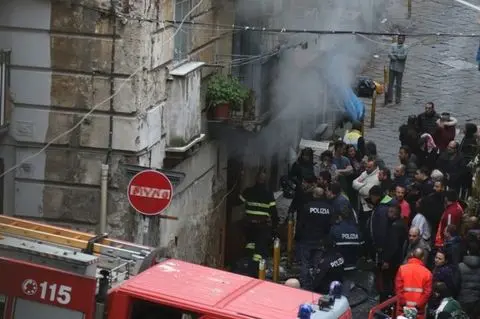 Rogo a Napoli. Muore una donna