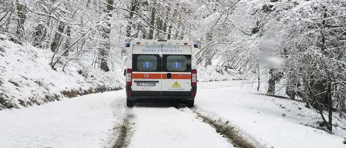 Ambulanza bloccata dalla neve, muore una donna a Sestriere