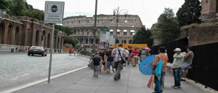 Roma, sanzionati 31 ambulanti in centro per abusivismo commerciale