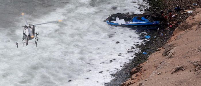 Perù, bus finisce in un burrone. 48 vittime accertate