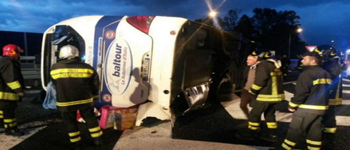 Incidenti stradali: Calabria, pulan della "Baltour" con 45 passeggeri si ribalta, 15 feriti