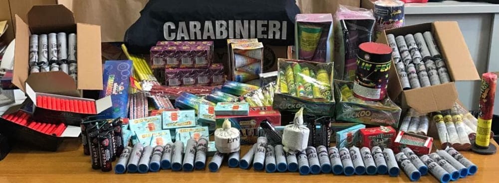 Bari, maxi-sequestro di fuochi pirotecnici: due arresti