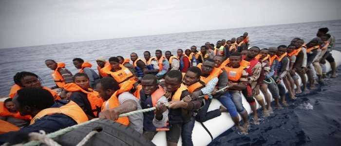 Migranti, 255 persone salvate nella notte nel Mar Mediterraneo