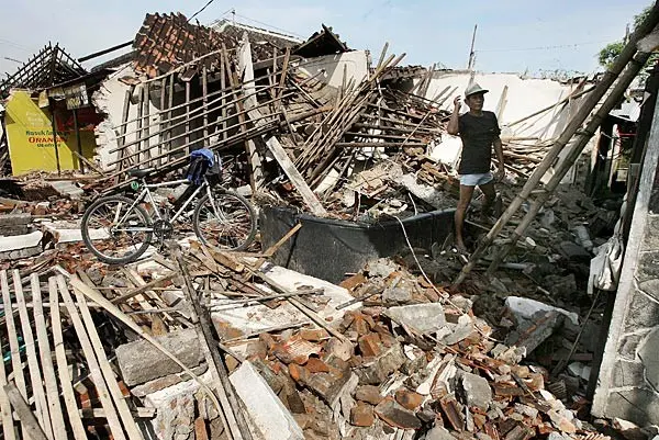 Indonesia, terremoto di magnitudo 6.5. Due morti e decine di feriti