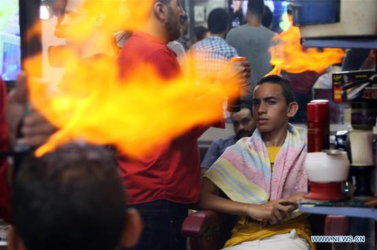 Ecco "H", il barbiere delle palle di fuoco