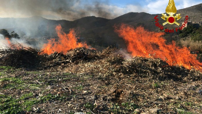 ISOLA DI CAPRAIA IN FIAMME