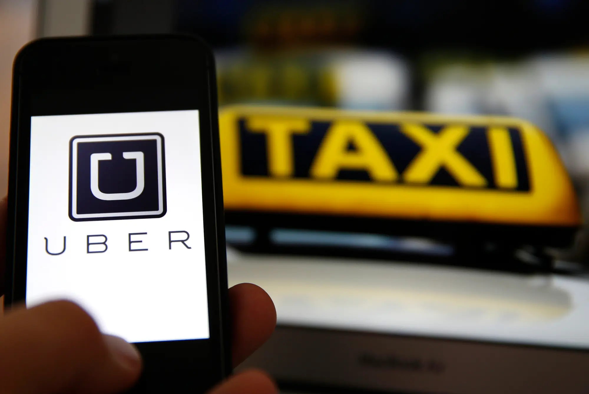 Spagna, in sciopero i taxi per protestare contro Uber