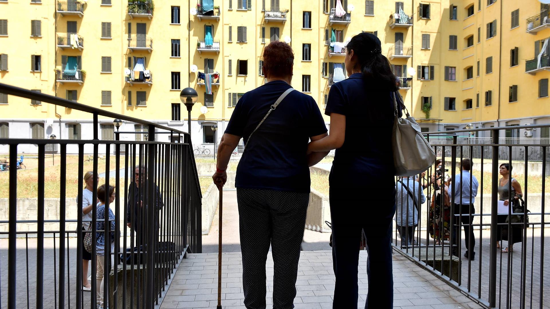 Manovra, in 3 anni 60 milioni per i caregiver familiari