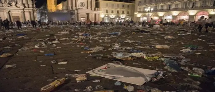 Torino, rimosse le transenne a p.za San Carlo. Torna agibile la scala del parcheggio sotterraneo