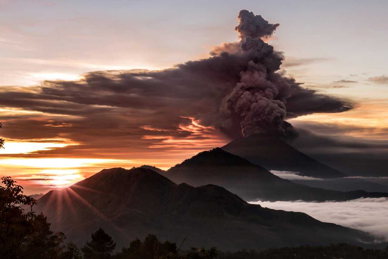 Bali, eruzione del vulcano Agung. Annullati voli